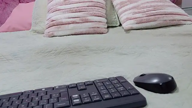 emmacurvy online show from March 25, 2026, 3:12 am