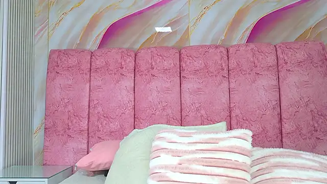 emmacurvy online show from March 27, 2026, 3:12 am