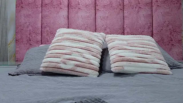 emmacurvy online show from March 30, 2026, 3:07 am