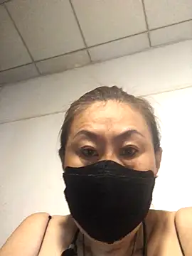 Snapshot of Loer558 chatting on November 7, 2025, 12:10 am Loer558 online show from November 7, 2025, 12:10 am