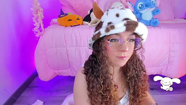 hannacutegod online show from December 2, 2025, 4:51 am