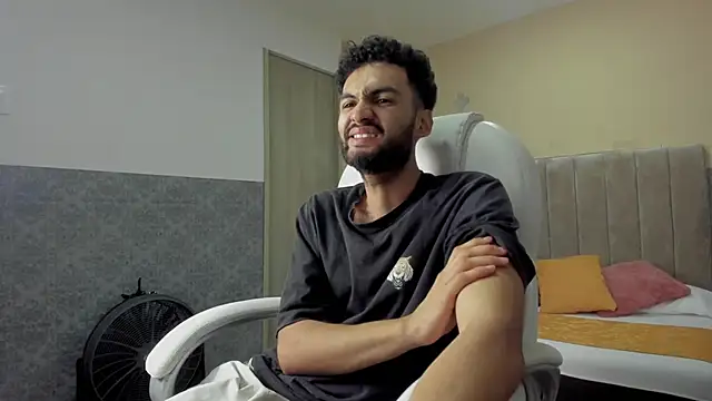 Snapshot of Ryan_Jackson_ chatting on September 30, 2025, 12:04 am Ryan Jackson  online show from September 30, 2025, 12:04 am