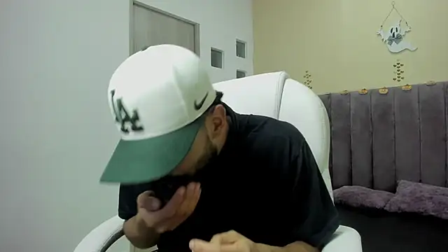 Snapshot of Ryan_Jackson_ chatting on October 27, 2025, 10:47 pm Ryan Jackson  online show from October 27, 2025, 10:47 pm