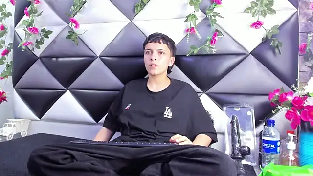 Megan Thompson  online show from October 31, 2025, 2:40 pm