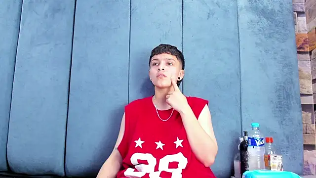 Megan Thompson  online show from March 26, 2026, 2:28 am