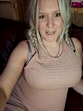 Snapshot of Bouncy-Bella28X chatting on November 17, 2025, 1:28 pm Bouncy-Bella28X online show from November 17, 2025, 1:28 pm