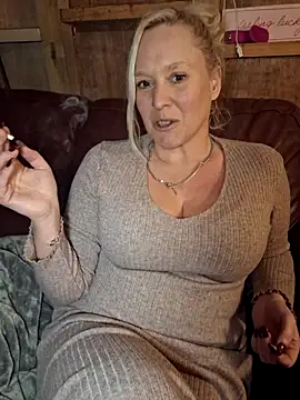 Snapshot of Bouncy-Bella28X chatting on December 5, 2025, 4:14 pm Bouncy-Bella28X online show from December 5, 2025, 4:14 pm