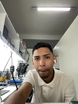 Oqui online show from April 22, 2026, 6:42 pm