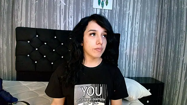 Alicee Moonn online show from December 17, 2025, 9:32 pm