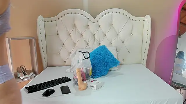 Alison Milk online show from October 15, 2025, 1:22 pm