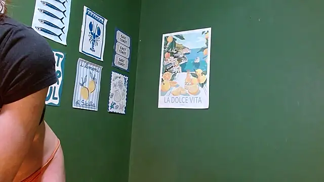 Snapshot of Roxiehood chatting on October 25, 2025, 2:52 am Roxiehood online show from October 25, 2025, 2:52 am