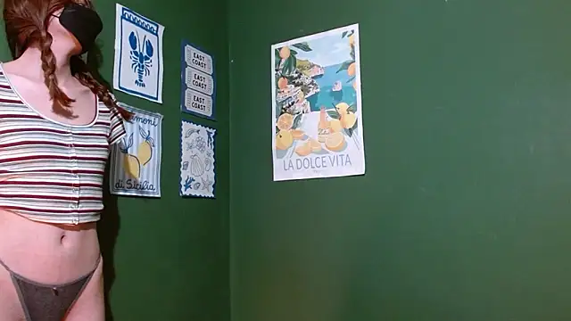 Snapshot of Roxiehood chatting on November 14, 2025, 1:48 am Roxiehood online show from November 14, 2025, 1:48 am