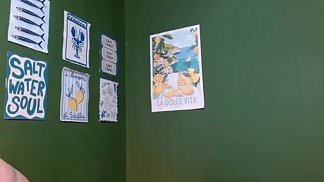 Snapshot of Roxiehood chatting on November 21, 2025, 2:10 am Roxiehood online show from November 21, 2025, 2:10 am