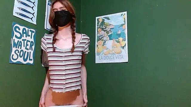 Snapshot of Roxiehood chatting on November 27, 2025, 2:02 am Roxiehood online show from November 27, 2025, 2:02 am