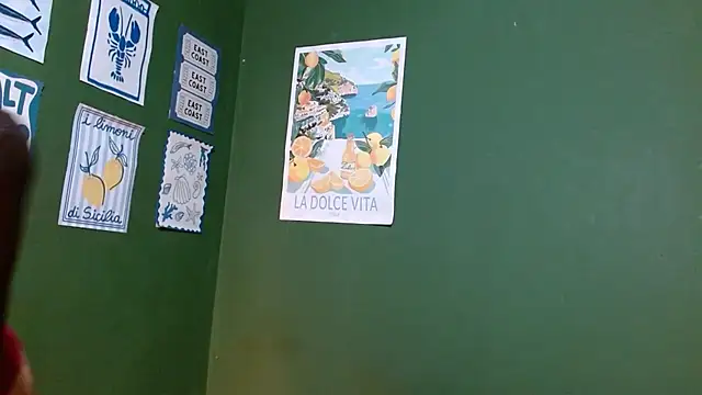 Snapshot of Roxiehood chatting on February 7, 2026, 1:42 am Roxiehood online show from February 7, 2026, 1:42 am