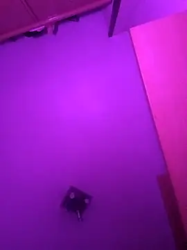 Hottiesophie online show from April 13, 2026, 2:17 am