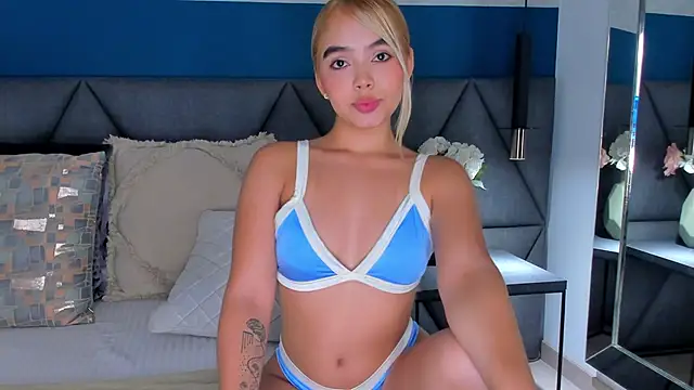 Mia Roswell online show from December 3, 2025, 12:18 am