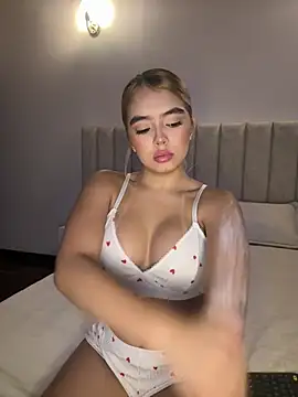 Snapshot of Mia_Roswell chatting on April 13, 2026, 4:07 am Mia Roswell online show from April 13, 2026, 4:07 am