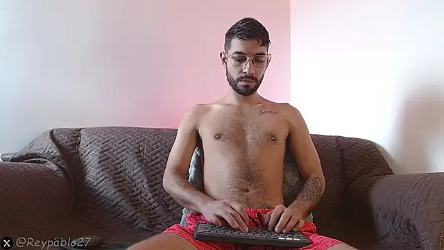 Snapshot of ReyPablo1 chatting on February 9, 2026, 8:57 pm ReyPablo1 online show from February 9, 2026, 8:57 pm