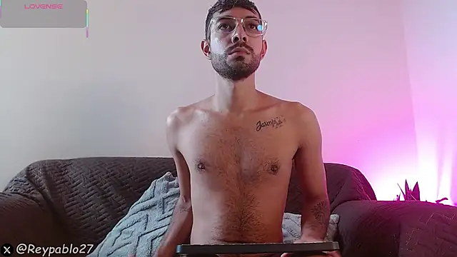 Snapshot of ReyPablo1 chatting on February 15, 2026, 9:33 pm ReyPablo1 online show from February 15, 2026, 9:33 pm