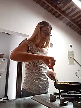 Snapshot of Mariam_Arango chatting on October 27, 2025, 3:16 pm Mariam Arango online show from October 27, 2025, 3:16 pm