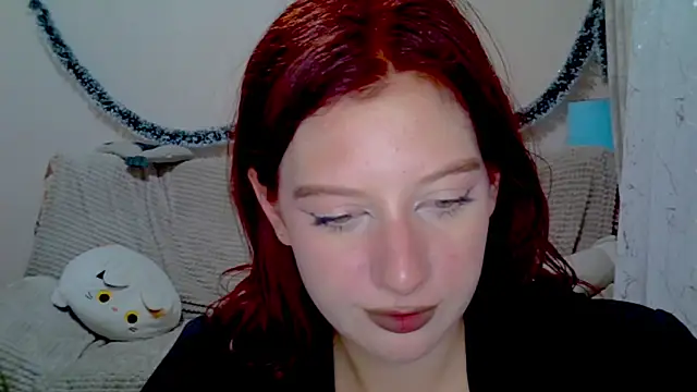 Lily Ember online show from December 22, 2025, 6:05 pm