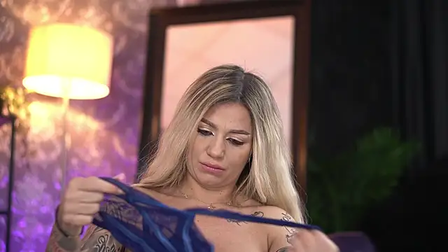 AlmaVelia online show from January 12, 2026, 10:04 pm