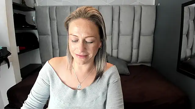 Charlot milf online show from January 5, 2026, 5:27 pm