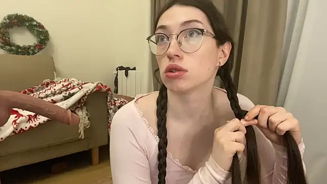 Kelly Berry   online show from December 21, 2025, 5:42 pm