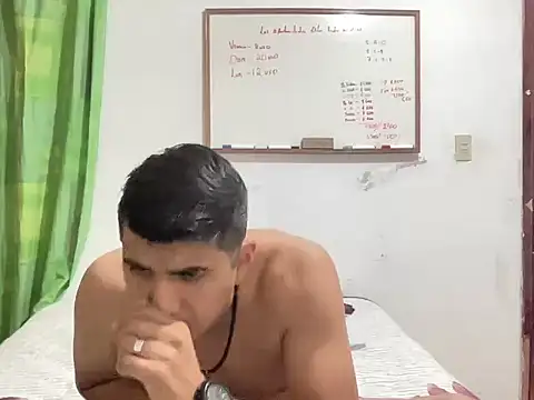 juicysmalls online show from December 2, 2025, 5:35 am