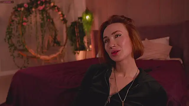 Snapshot of Serena_Waldarf chatting on November 11, 2025, 3:56 pm Serena Waldarf online show from November 11, 2025, 3:56 pm