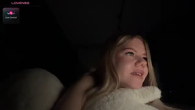 SandraGaze online show from April 8, 2026, 2:28 pm