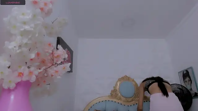 eimy skinny  online show from October 28, 2025, 6:10 pm