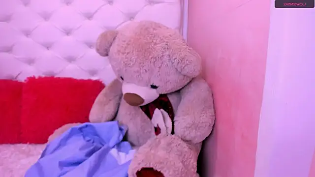 eimy skinny  online show from April 10, 2026, 1:27 pm