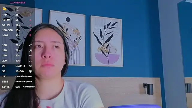 Snapshot of SarahMiler_ chatting on October 20, 2025, 11:43 am SarahMiler online show from October 20, 2025, 11:43 am