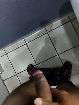 Snapshot of Leofj007 chatting on October 31, 2025, 6:58 am Leofj007 online show from October 31, 2025, 6:58 am