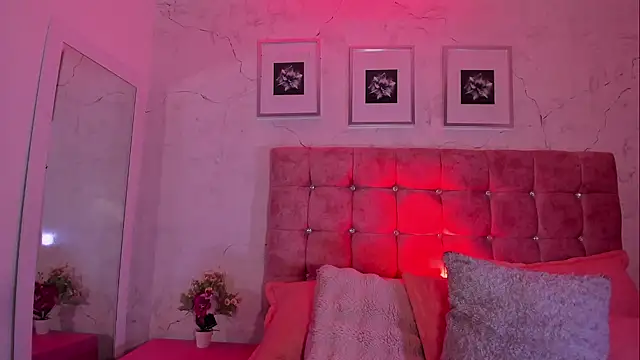 Maddy Mills online show from December 15, 2025, 5:28 pm