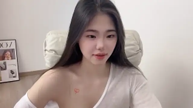 Snapshot of suki-1 chatting on March 7, 2026, 9:28 am suki-1 online show from March 7, 2026, 9:28 am