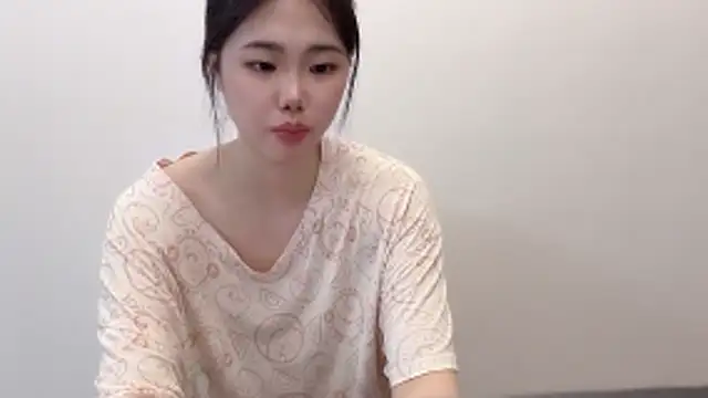 Snapshot of suki-1 chatting on April 18, 2026, 7:58 pm suki-1 online show from April 18, 2026, 7:58 pm