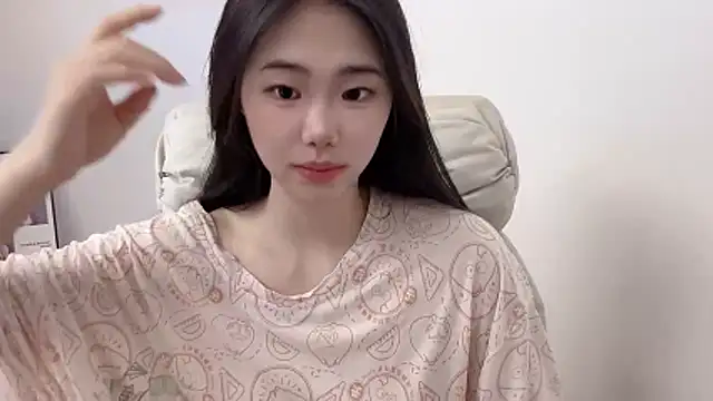 Snapshot of suki-1 chatting on April 24, 2026, 9:23 am suki-1 online show from April 24, 2026, 9:23 am