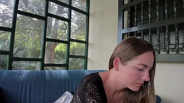 Snapshot of Angiehuston1 chatting on October 4, 2025, 2:15 pm Angiehuston1 online show from October 4, 2025, 2:15 pm