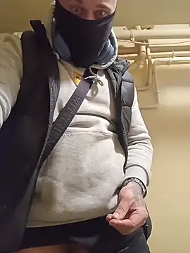 Snapshot of Barber33zk chatting on February 14, 2026, 5:48 am Barber33zk online show from February 14, 2026, 5:48 am