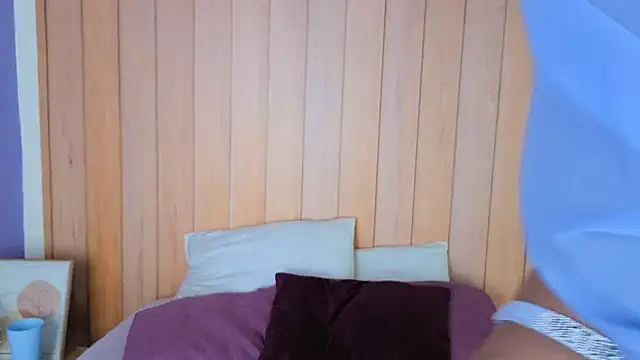 daphnevans online show from December 14, 2025, 3:34 am