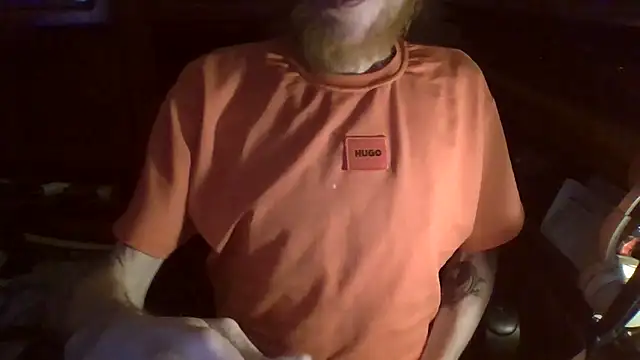 Snapshot of zipman92 chatting on December 15, 2025, 6:12 pm zipman92 online show from December 15, 2025, 6:12 pm