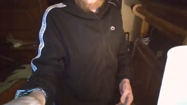 Snapshot of zipman92 chatting on December 21, 2025, 1:29 pm zipman92 online show from December 21, 2025, 1:29 pm