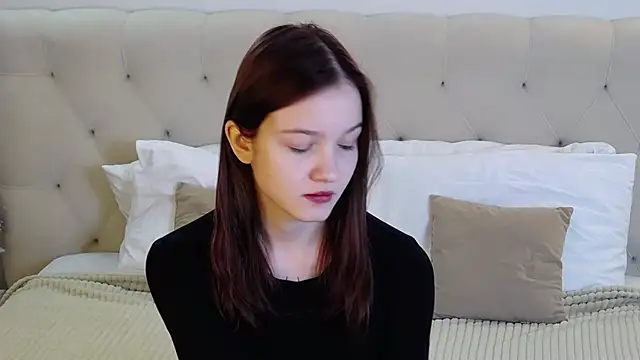 MichelleRoux online show from November 7, 2025, 1:22 pm