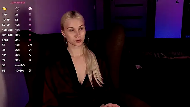 Snapshot of HitchcocianBlonde chatting on October 14, 2025, 7:03 pm HitchcocianBlonde online show from October 14, 2025, 7:03 pm