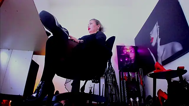 demisweet online show from November 17, 2025, 9:31 pm