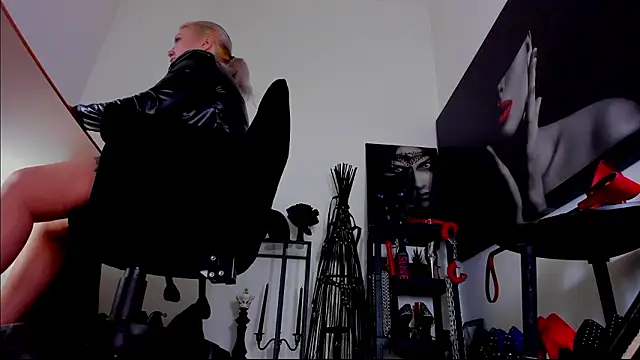 demisweet online show from February 1, 2026, 2:10 am