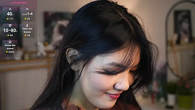 MoiraEger online show from September 26, 2025, 5:06 pm